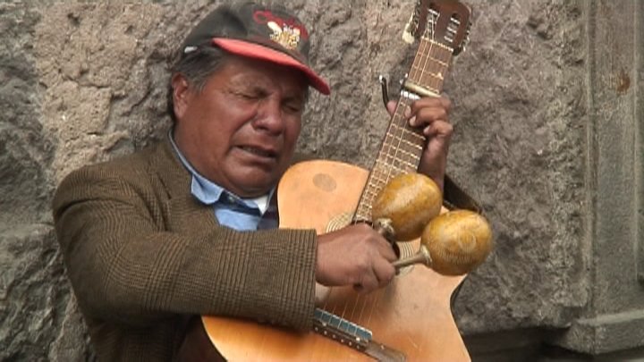 Músico callejero en Quito