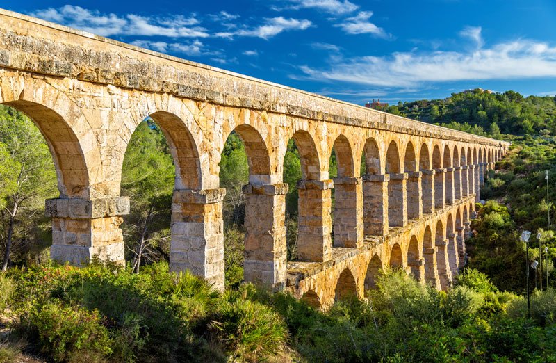 Cómo llegar de Barcelona a Tarragona, ciudad con un gran patrimonio como el Acueducto Les Ferreres