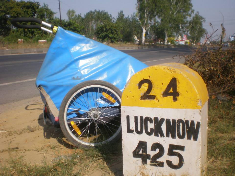 EarthWideWalk-India-carretera-Lucknow