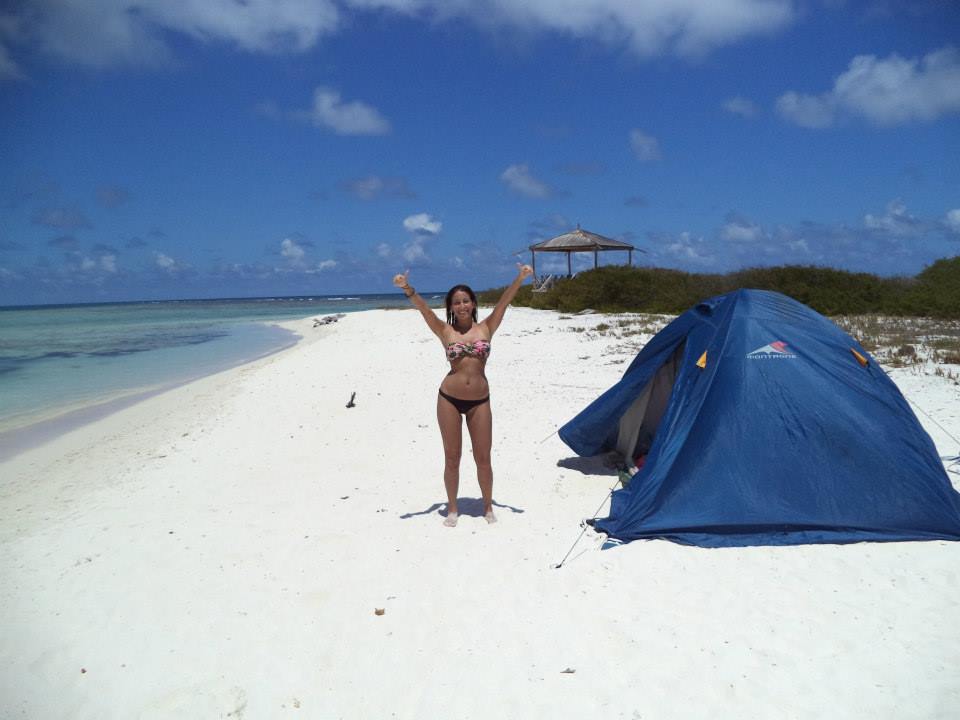 Playa desierta de Los Roques Venezuela para acampar