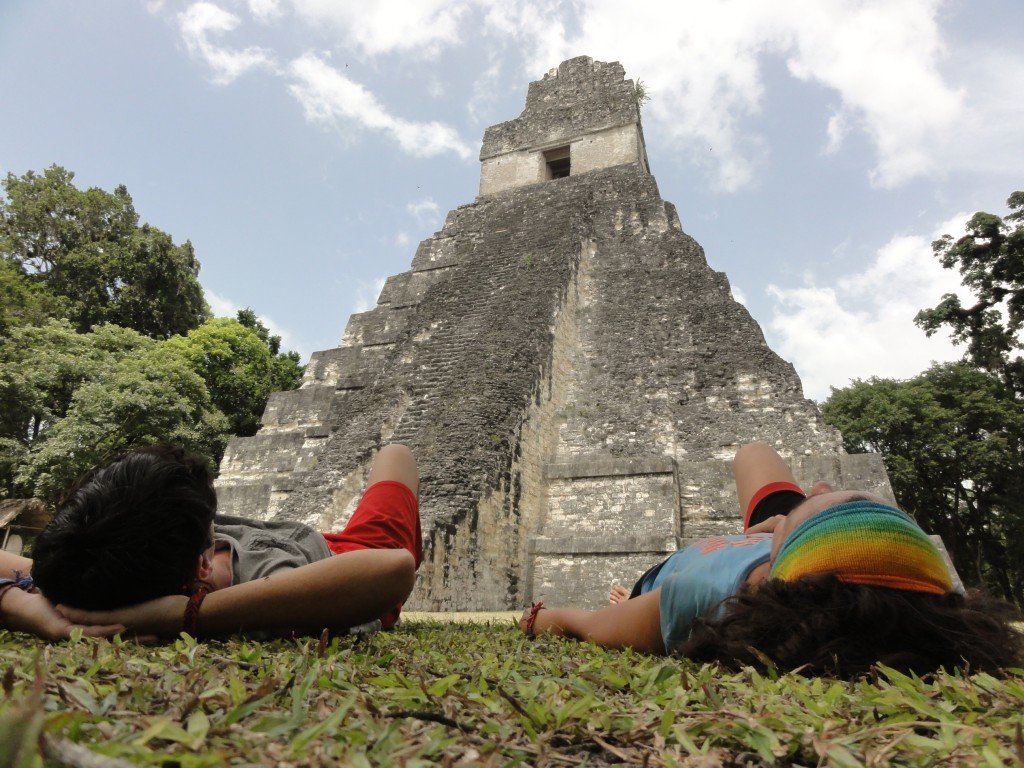 Mochileras en Tikal (Guatemala)
