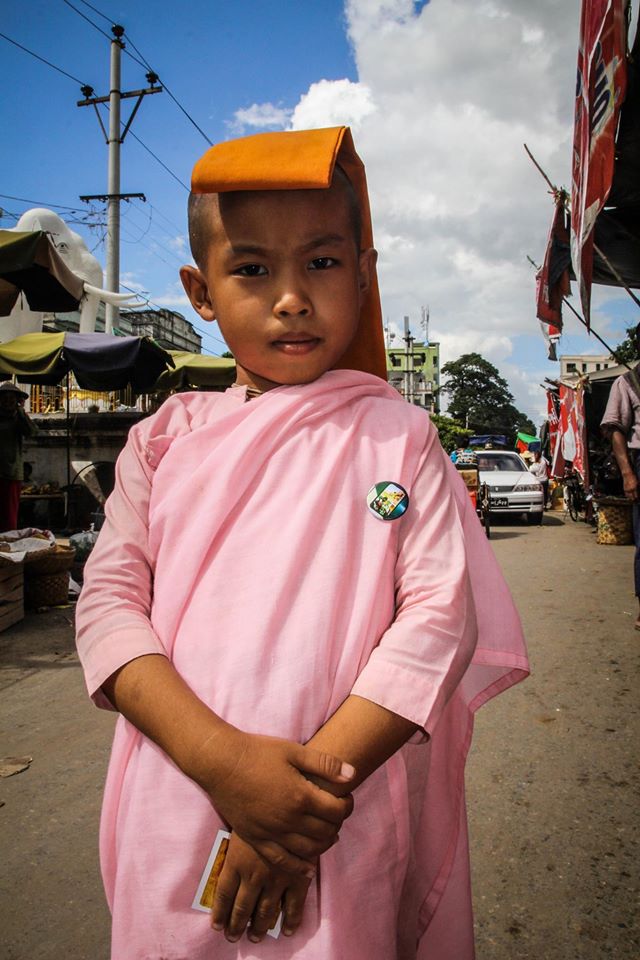 Niño monje de Myanmar