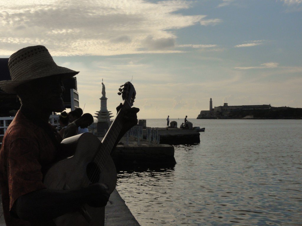 viajar de mochileras en Cuba: El Malecón de La Habana