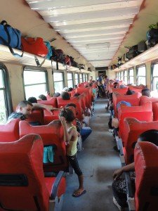 viajar de mochileras en Cuba: tren de mochileras