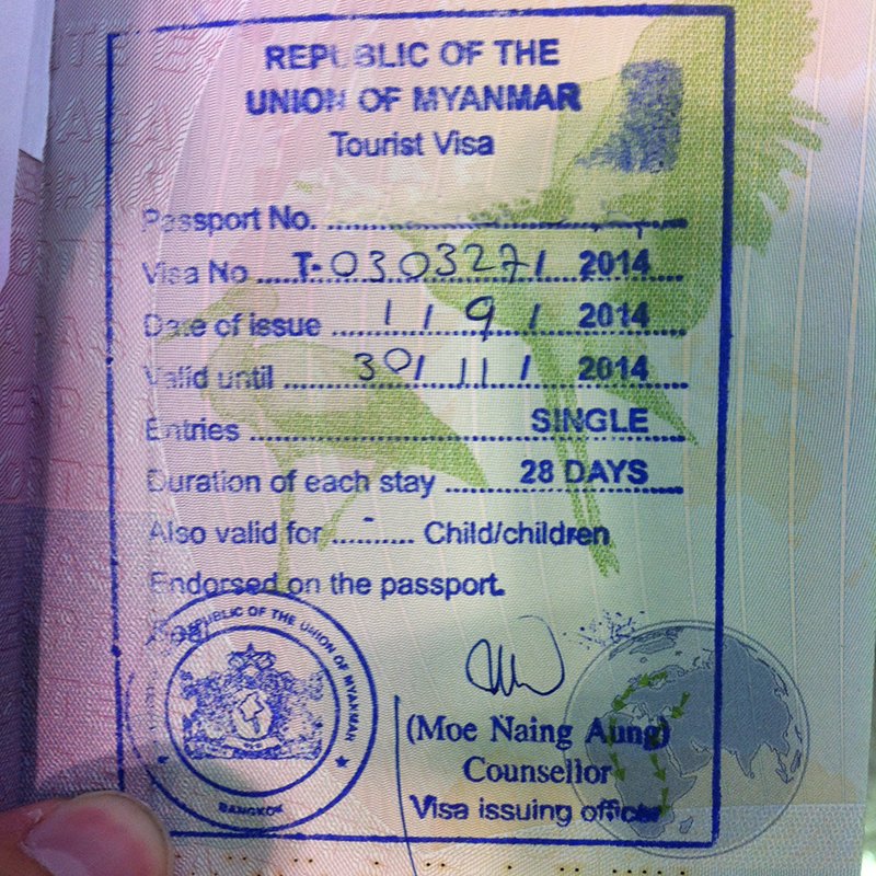 Sello del visado para Myanmar estampado en un pasaporte