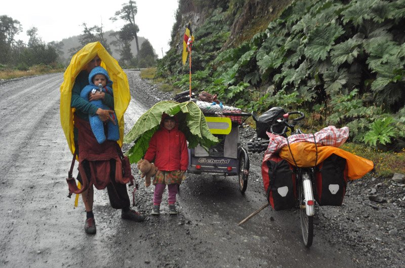 Mundubicyclette en su vuelta al mundo en bicicleta por Chile con lluvia