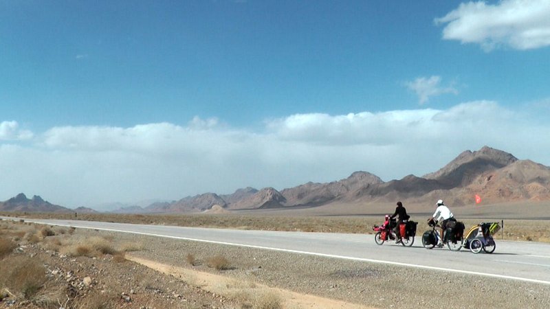 Mundubicyclette en su vuelta al mundo en bicicleta por Irán