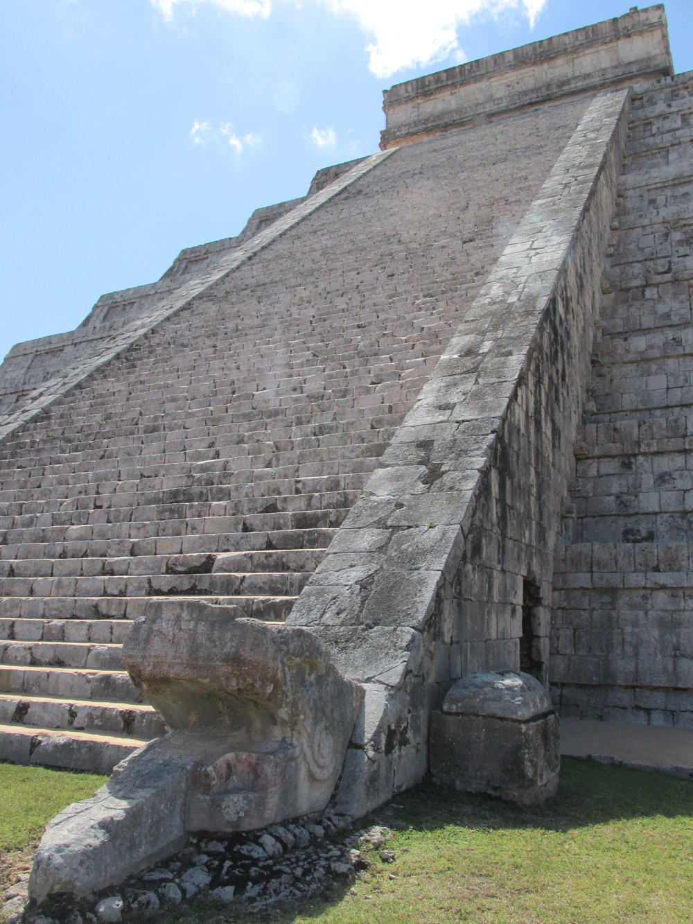 Ruinas mayas, Templo Kukulcán y la serpiente