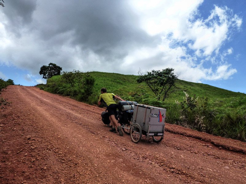 Titiribici mochilero por Sudamérica en bicicleta con marionetas