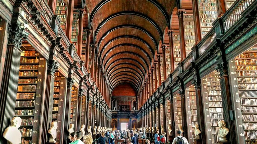 Trinity College Biblioteca Dublin Book Kells