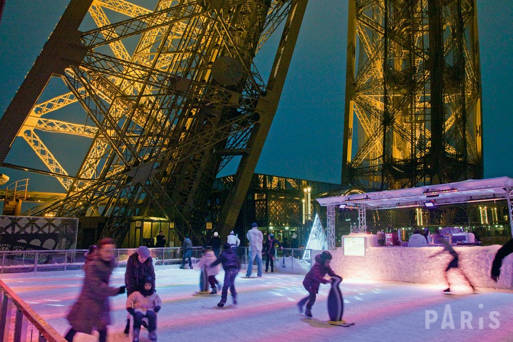 pista de Hielo de la Torre Eiffel, una de las actividades que hacer en Navidad y Fin de Año en París