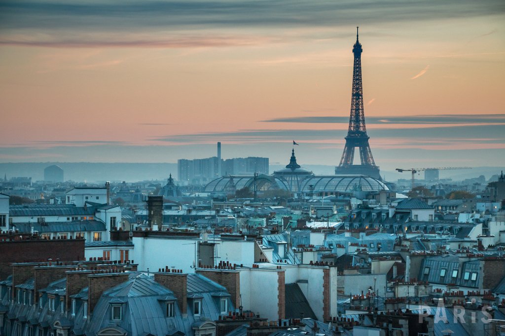 Torre Eiffel, uno de las actividades que hacer hacer en Navidad y Fin de Año en París