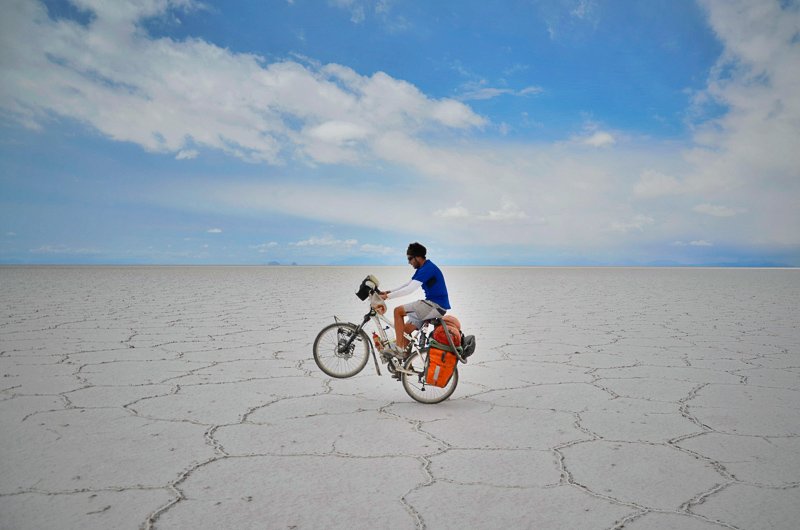 Álvaro Teixeira en Bolivia pedaleando por la Panamericana