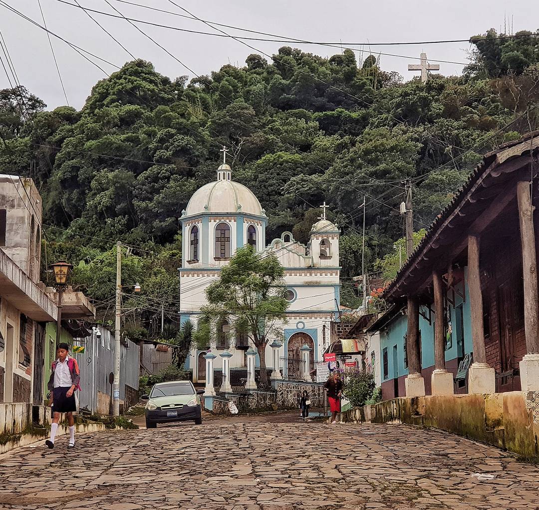 lugares de interés en el Salvador: Iglesia de El Calvario en el pueblo colonial de Concepción de Ataco