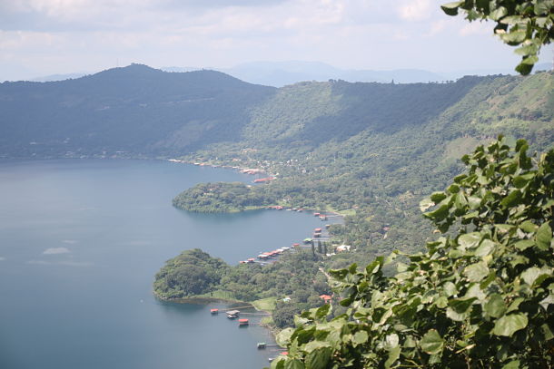Vista del lago Coatepeque