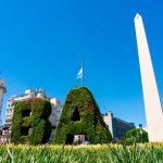 Obelisco en el centro de la ciudad de Buenos Aires