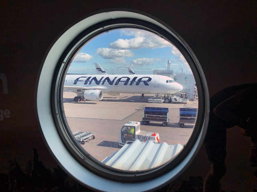 Avión de Finnair en el aeropuerto Vantaa de Helsinki