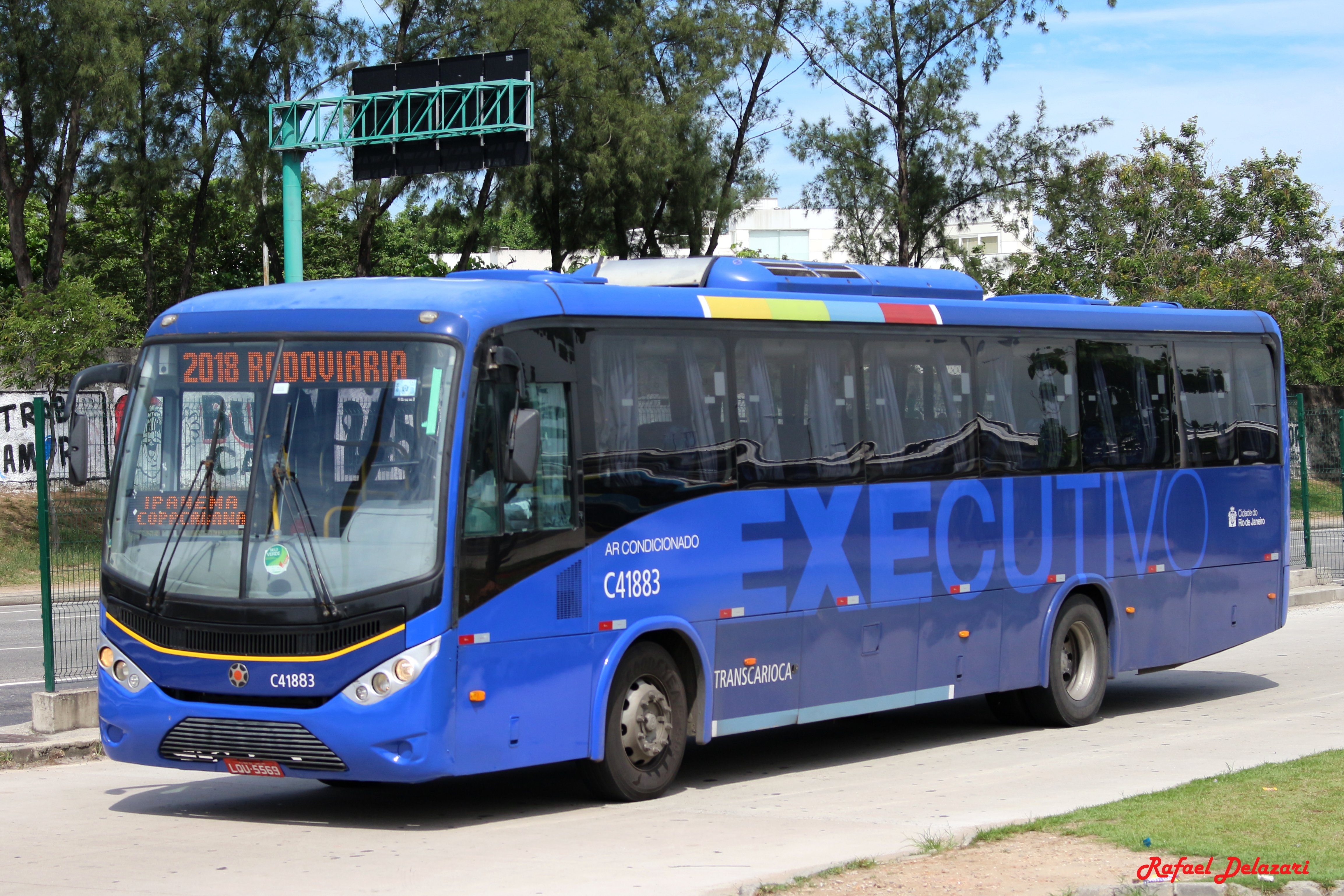 Autobús privado para llegar al aeropuerto Galeao en Río
