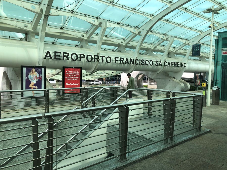 cómo ir del aeropuerto de Oporto al centro desde la parada de metro del aeropuerto