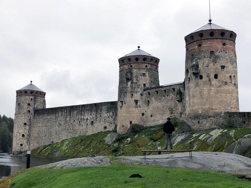 Castillo de Olavinlinna en la Región de los Mil Lagos de Finlandia