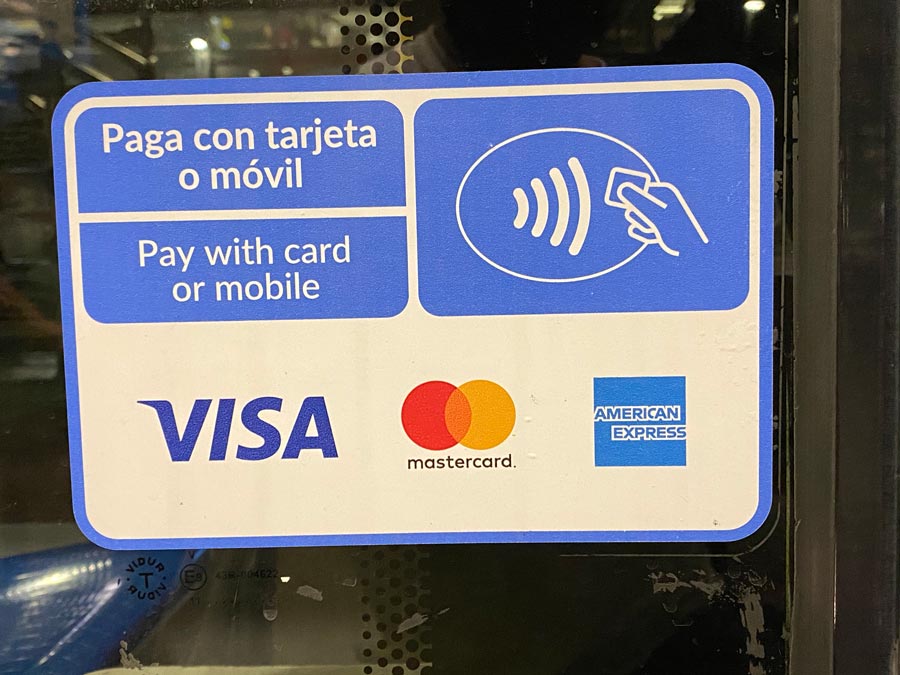 Pago con tarjeta o móvil en el autobús express Madrid 