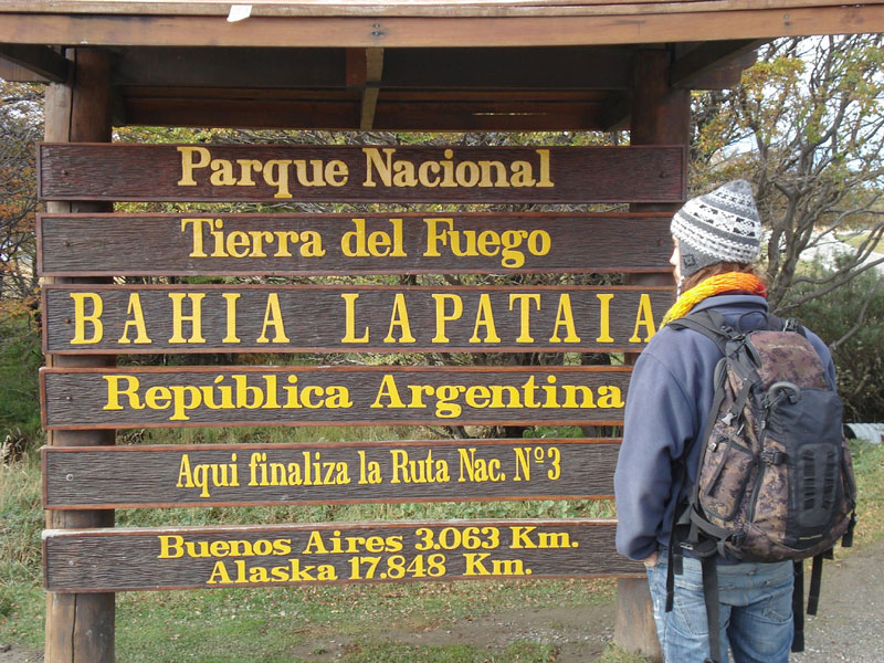 Cartel en Bahía Lapataia, Parque Nacional Tierra del Fuego (Argentina)