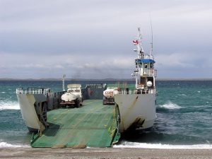 Ferry para cruzar el estrecho de Magallanes