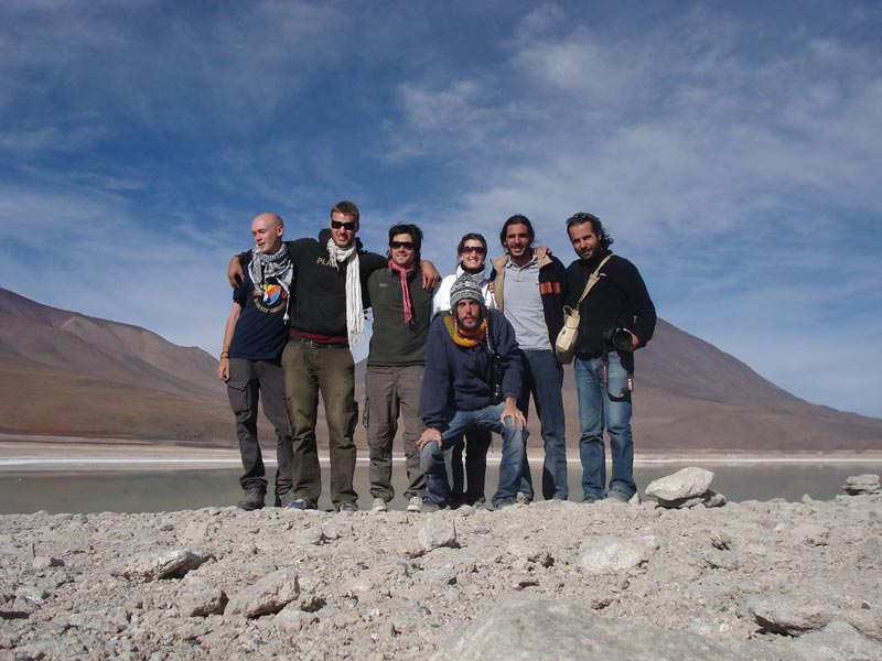 Iosu, Maurizio e Iván en Bolivia haciendo la ruta panamericana