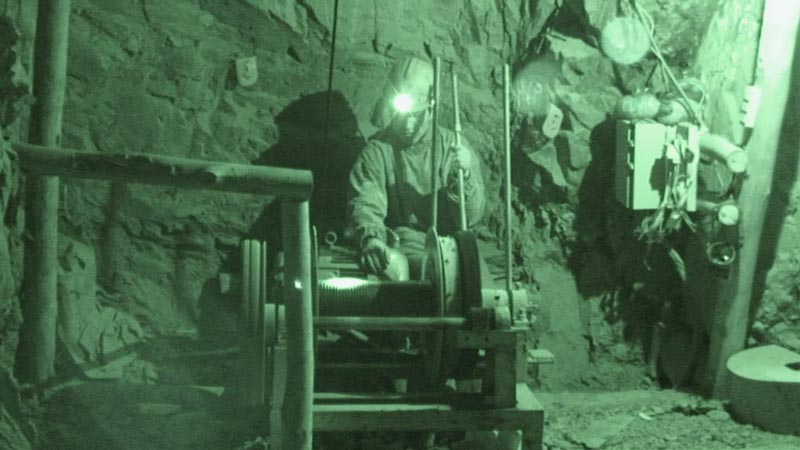 mineros trabajando en la mina de Potosí
