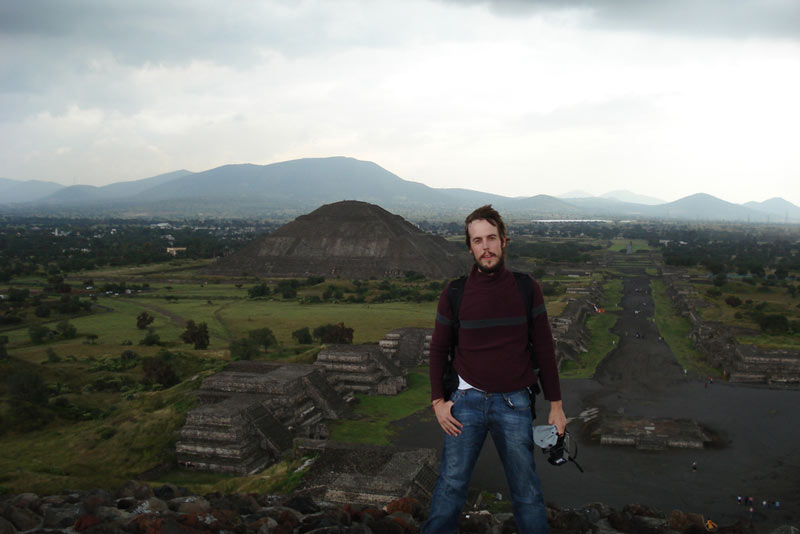 Iosu en la pirámide de Teotihuacán