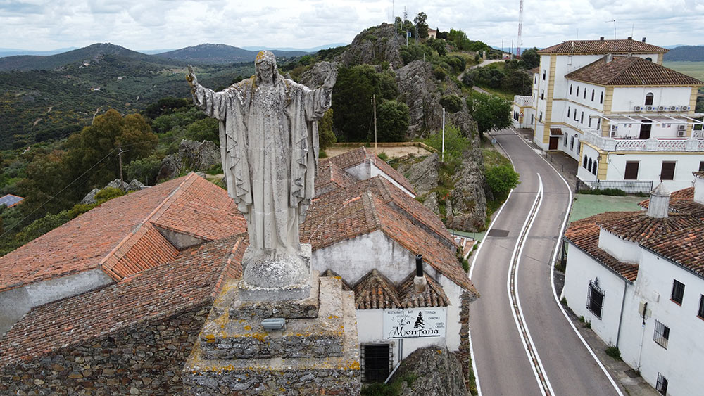 Santuario de la Virgen de la Montaña, uno de los lugares que visitar en Cáceres