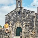 Iosu López de Mochileros TV en la Iglesia de Santa María de Leboreiro