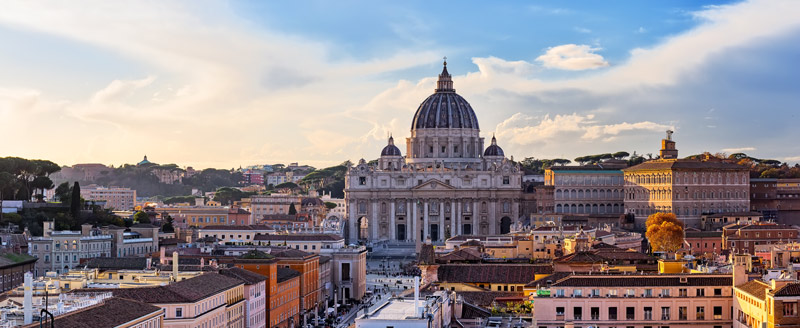 Vista de la Basílica de San Pedro en la Ciudad del Vaticano