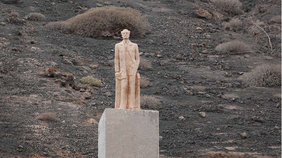 Monumento a Miguel de Unamuno, sitio que ver en Fuerteventura