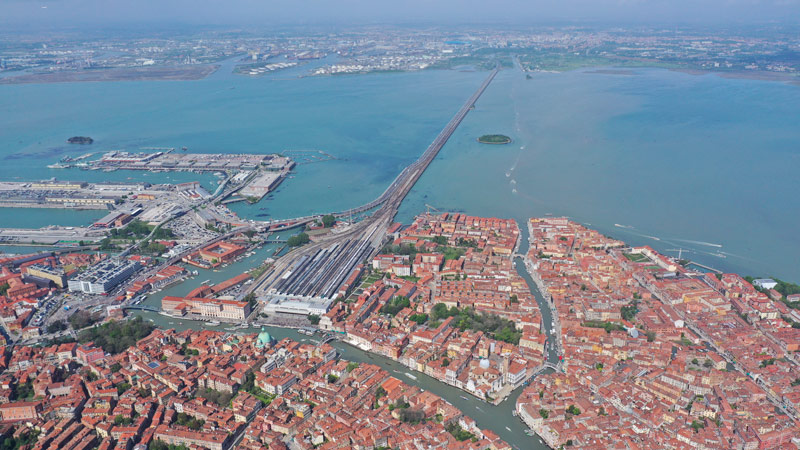 Consignas en Venecia: Estación de tren Santa Lucía