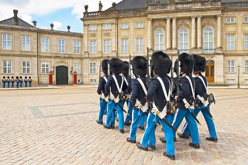 Guardia Real en el Castillo de Amalienborg en Copenhague