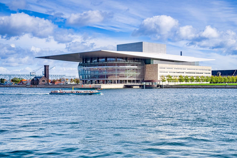 La Ópera de Copenhague en la isla Holmen