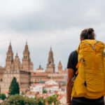 Peregrina haciendo el Camino de Santiago en una de sus rutas