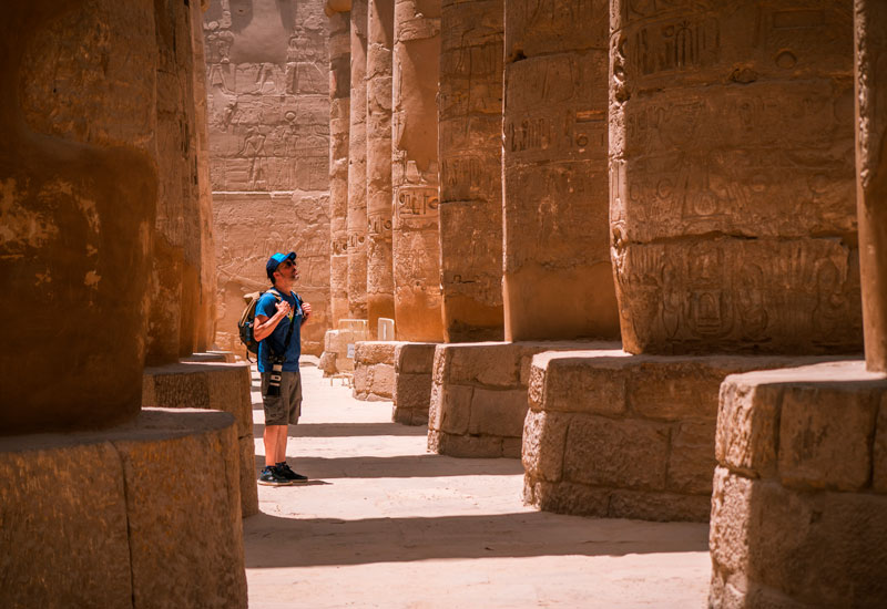 Iosu López de Mochileros TV en el Templo de Karnak, Luxor