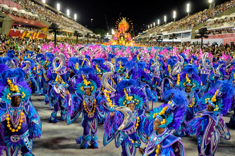 Escuela de samba en el Sambodromo de Río de Janeiro (Brasil)