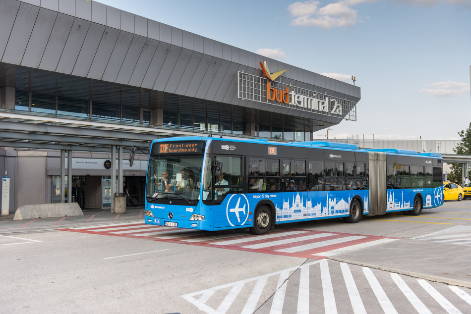 Autobús 100E en el aeropuerto de Budapest