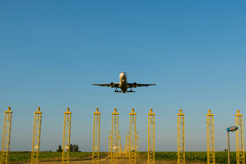 Avión despegando del aeropuerto Zaventem de Bruselas
