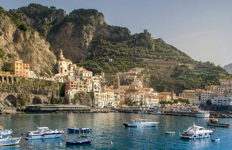 Vista panorámica de Amalfi, Costa Amalfitana