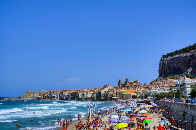 Playa en Cefalú
